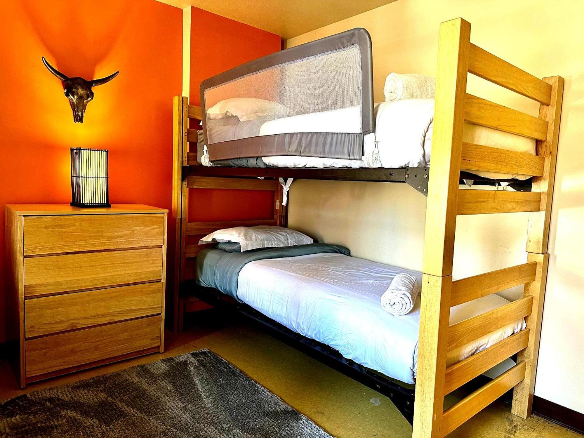 Stay Pittsburgh Hostal *